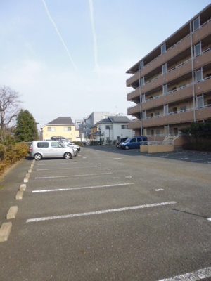 ★敷地内駐車場★（空き状況・使用料等詳細はご確認下さい）
