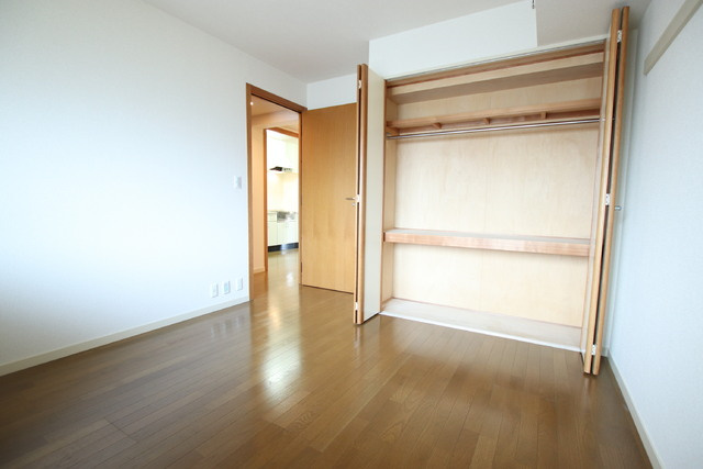 クローゼット付の洋室