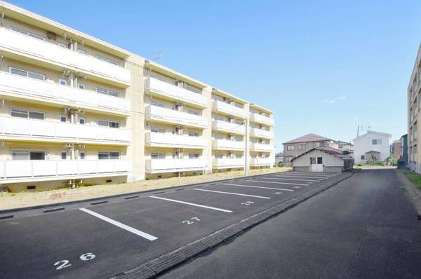ビレッジハウス宝地2号棟の駐車場