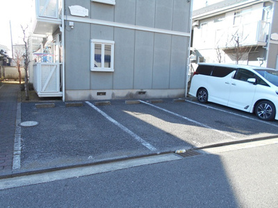 ★敷地内駐車場★（空き状況・使用料等詳細はご確認下さい）