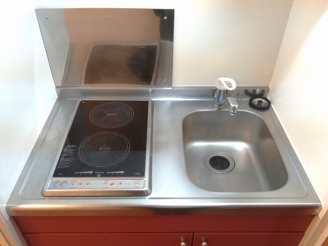 レオパレス睡蓮のキッチン|安心安全の電気コンロ　2口