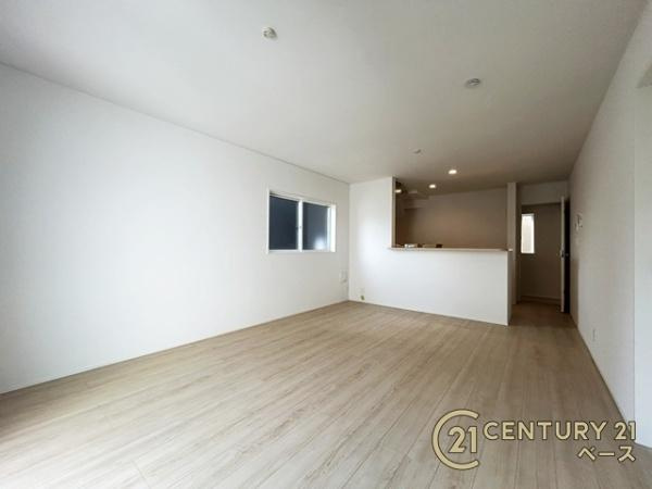クレイドルガーデン萩原町 ２号棟 ／新築一戸建の居間・リビング|■現地撮影写真■ご家族でくつろげる広々としたリビングです！