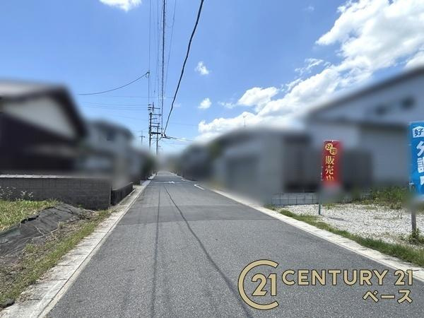 香芝市すみれ野１丁目の売地の前面道路含む現地写真|■現地撮影写真■落ち着いた雰囲気の閑静な住宅地内です！