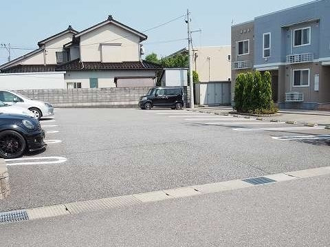 アネシス・ルナＡの駐車場|駐車場完備です