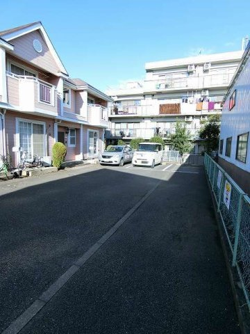クレストールＫの駐車場