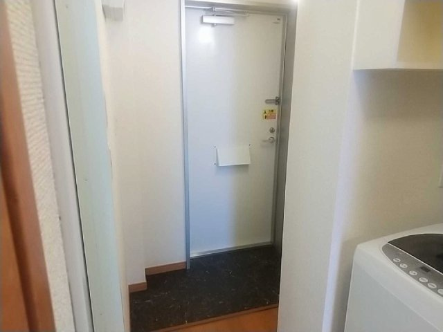 レオパレス弘法の玄関