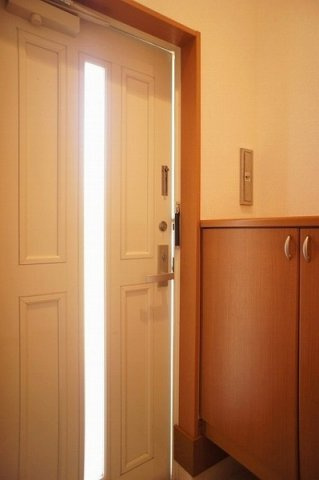 コンフォート岡小名Ａの玄関