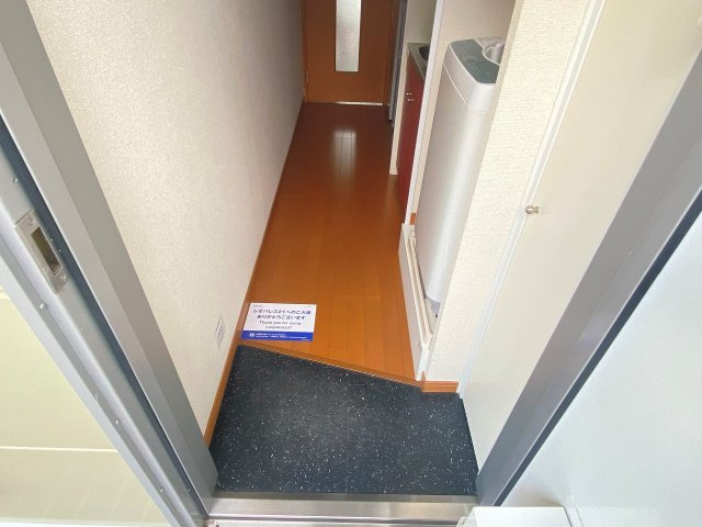 レオパレス中宗岡の玄関