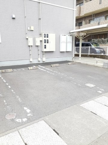 サイドアヴェニュ－の駐車場