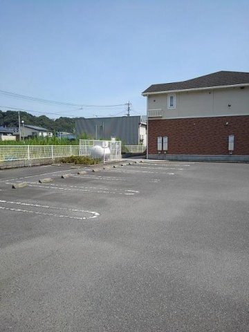 グランフィオーレＡの駐車場