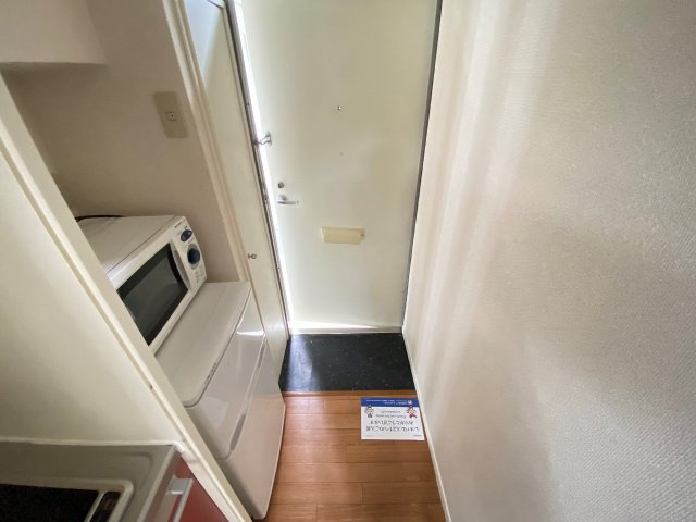 レオパレスパストラルの玄関