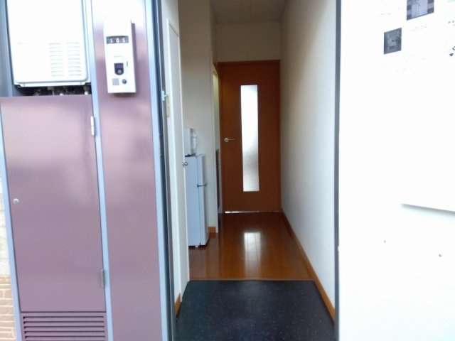 レオパレスタウンコートＴＷＯの玄関