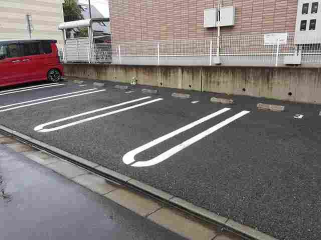 グランパルティⅢの駐車場