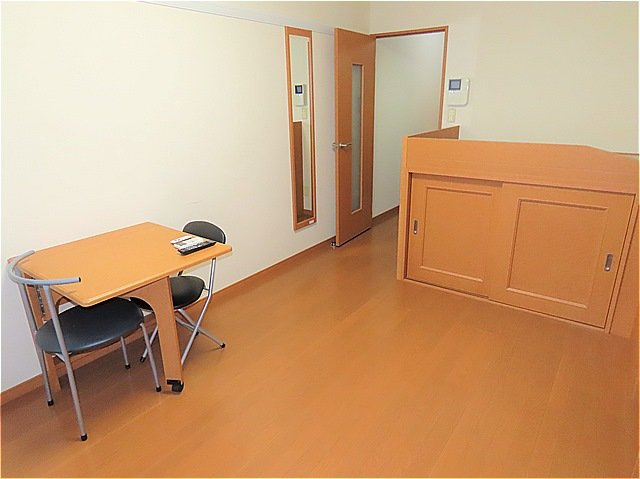 レオパレス藤の居間・リビング|ハイベッドタイプのお部屋です