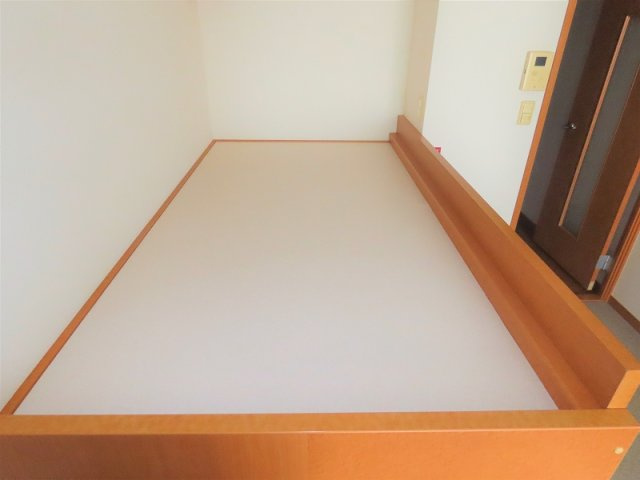 レオパレスアゼリアの寝室|設備・仕様は号室により異なる為、現状を優先いたします。