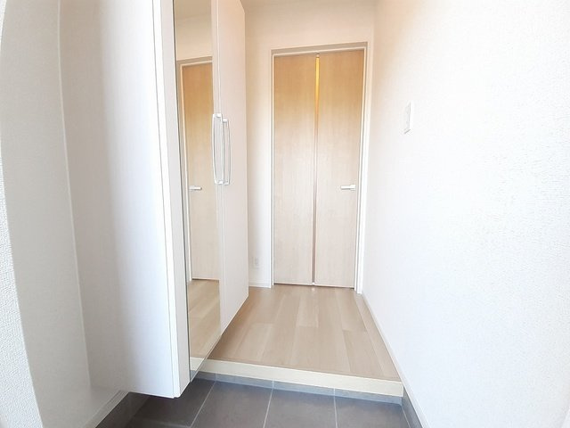 レジデンス　プリュⅦの玄関