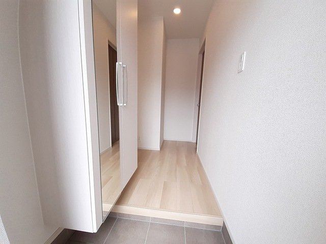 ロータス田川３の玄関