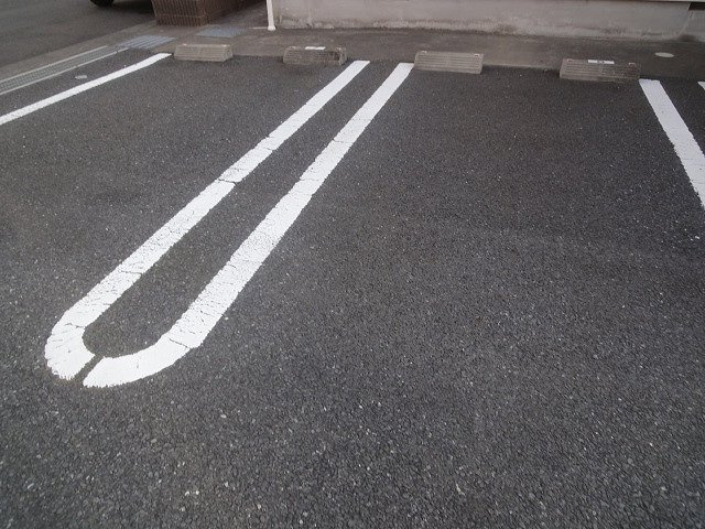 スタジョーネＢの駐車場