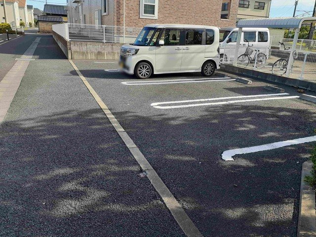 サニー　ＫⅠの駐車場|車をお持ちの方に嬉しい駐車場付きの物件です