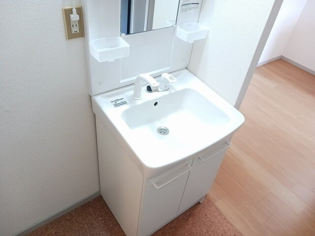 エンドウハイツの洗面所|明るい洗面所です