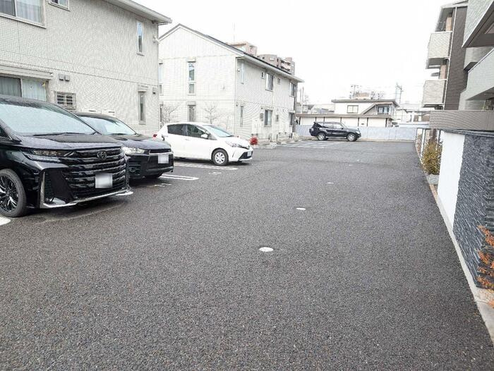 泉大津市東雲町のハイツの駐車場