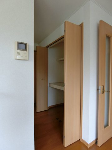 ソル　デル　フリオ　Ｄの収納|イメージ101号室の写真（反転あり）