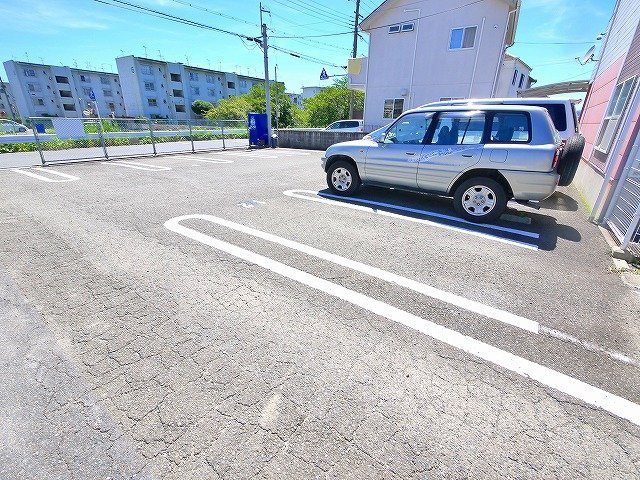 レオパレスナップアネックスの駐車場|駐車場があるので、車を買う予定の方も安心です