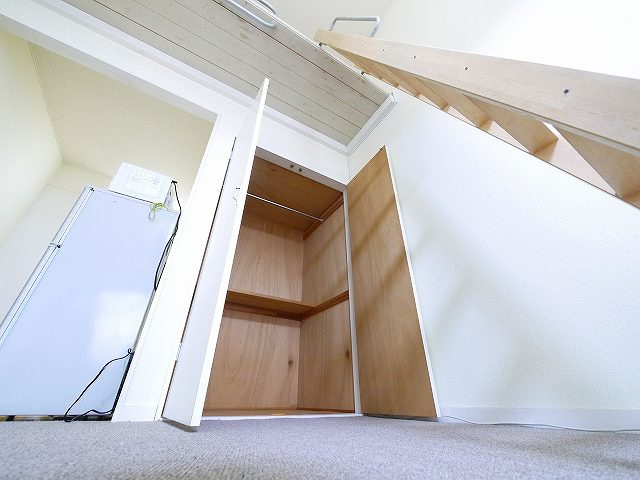レオパレスナップアネックスのトイレ|落ち着いた色調のトイレです
