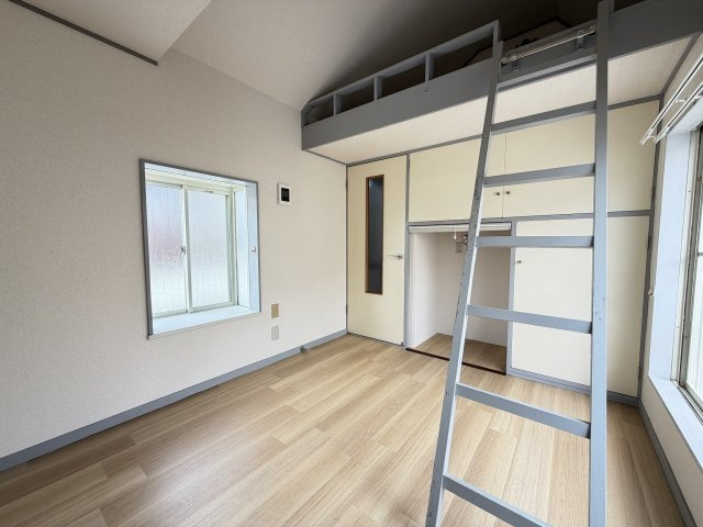 クレセント東元町の居間・リビング|おしゃれな居間です
