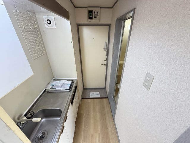 クレセント東元町の玄関|収納もある玄関です