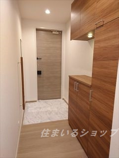 シャーメゾン可部南の玄関|大型シューズボックス