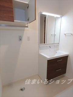 シャーメゾン可部南の洗面所|三面鏡付きシャンプードレッサー