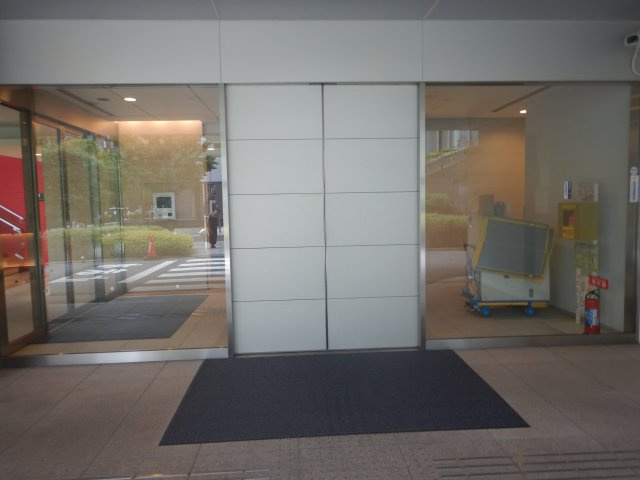 東京タイムズタワーのエントランス