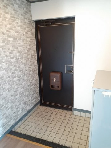 ロイヤルタウンの玄関