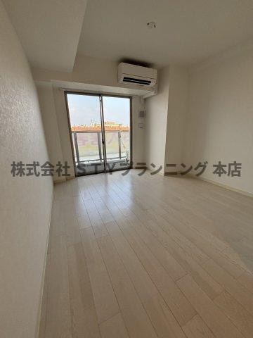 仲介手数料０円！LOC’S Shonaidoriの居間・リビング