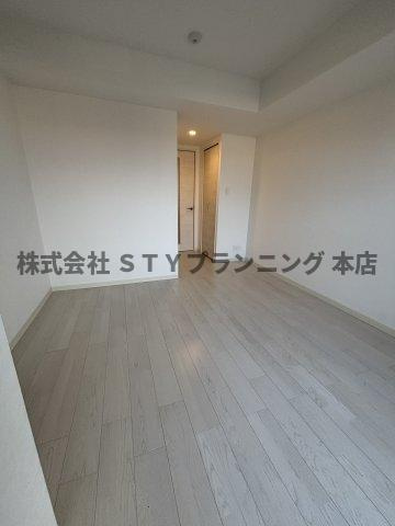 仲介手数料０円！LOC’S Shonaidoriの居間・リビング
