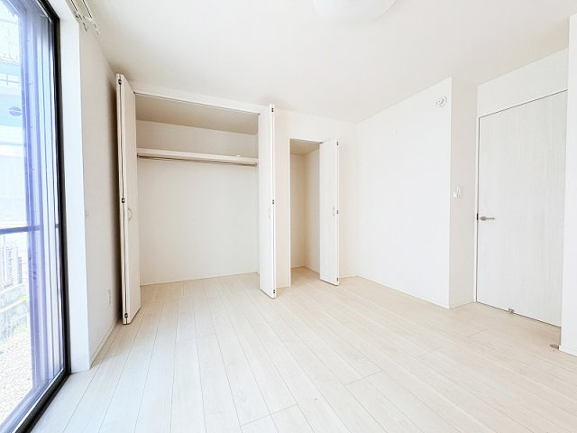 【寝室】 | 西東京市栄町1丁目　中古一戸建住宅　(保谷店) | さまざまな家具を取り入れやすいナチュラルな内装。