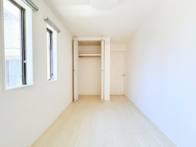 【子供部屋】 | 西東京市栄町1丁目　中古一戸建住宅　(保谷店) | 全居室に収納スペースが備わりお部屋を広々お使いいただけます。
