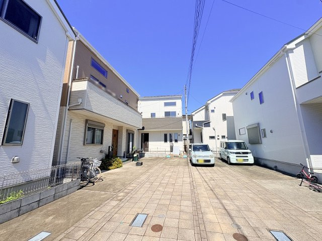 【前面道路含む現地写真】 | 西東京市栄町1丁目　中古一戸建住宅　(保谷店) | 徒歩にて2駅利用でき通勤通学やお出かけも便利です。