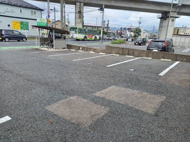ノベルの駐車場