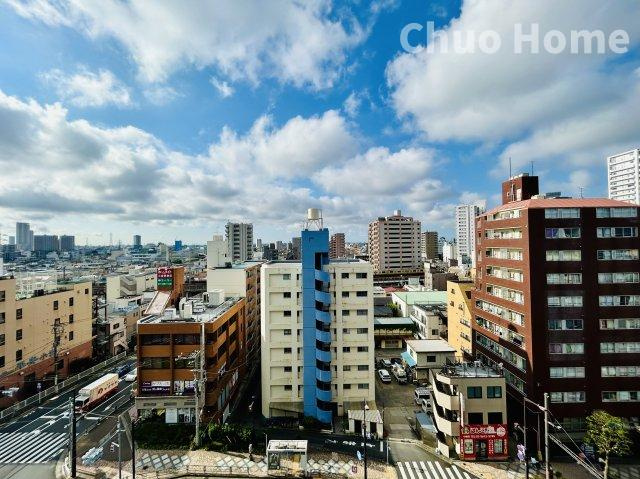 ベルヴィータ小岩の展望|手を伸ばせば、ふれることが出来そうな環境が、そのままインテリアになったような印象です。その豊かな眺望にふさわしい空間には、通風・採光にも優れ、心地よい光と風があふれています