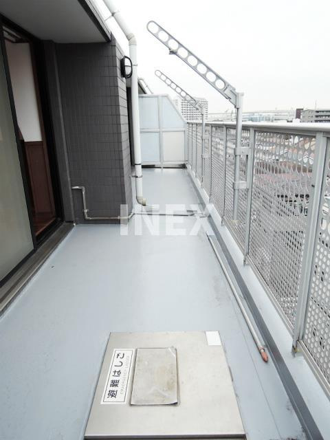 横浜市中区本牧町２丁目の賃貸マンションのバルコニー