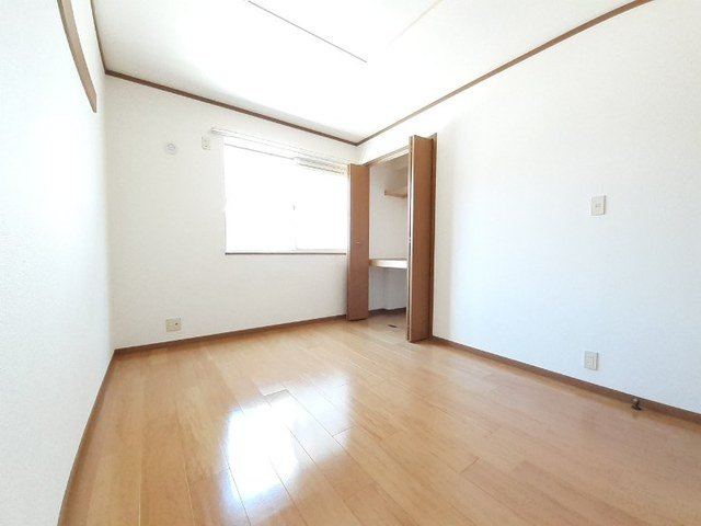 ファミーユの内装|明るい室内です