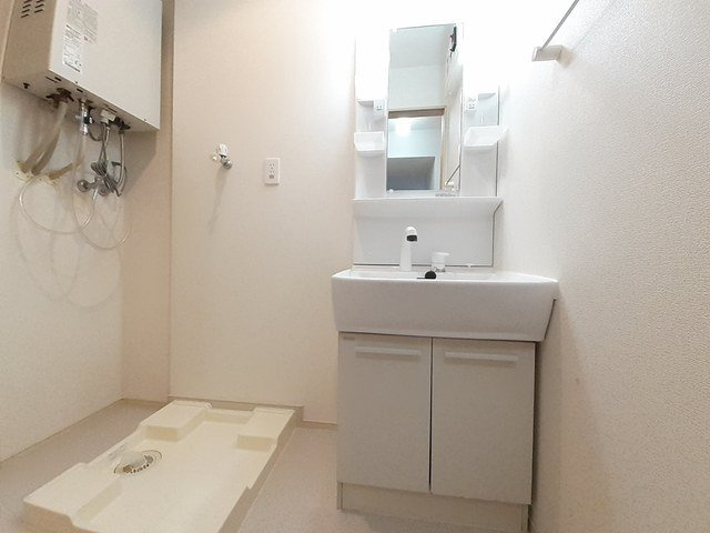 セレステⅠの洗面所|明るい洗面所です