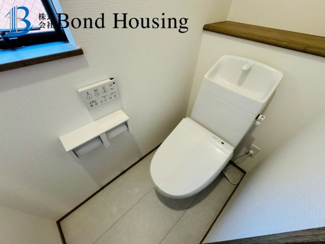 駐車並列2台　長期優良住宅　垂水区東垂水3丁目　新築戸建のトイレ