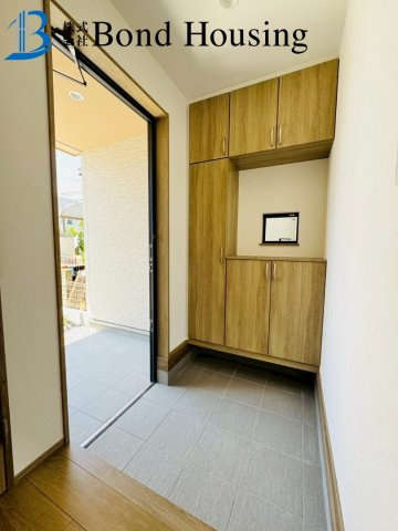 駐車並列2台　長期優良住宅　垂水区東垂水3丁目　新築戸建の玄関