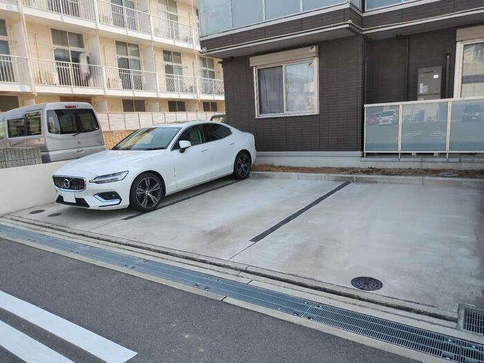 メゾン旭/駅前　の駐車場