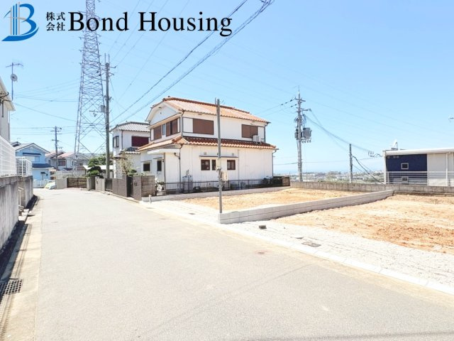 長期優良住宅　魚住町金ケ崎2期　新築2区画　1号棟の前面道路含む現地写真
