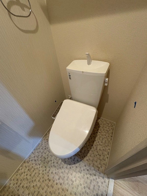 土呂戸建てⅠのトイレ|ゆったりとした空間のトイレです