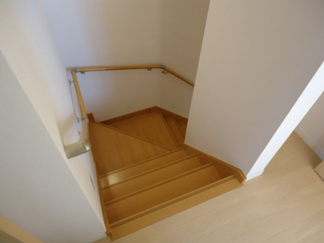 クリスタルの内装|階段